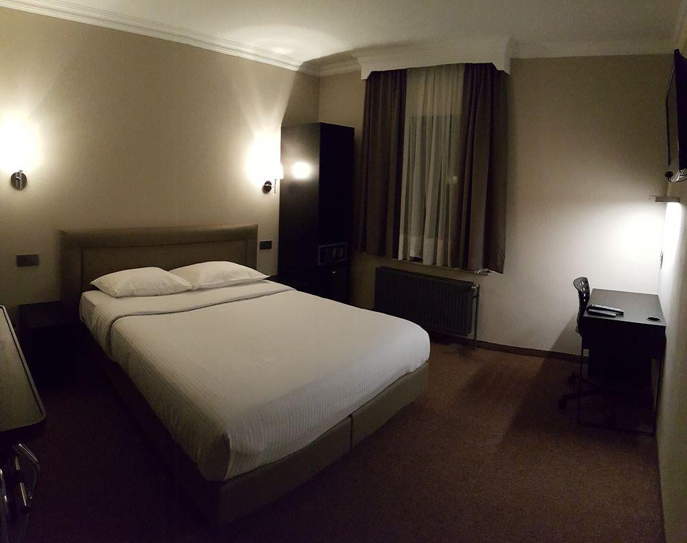 Hotel Le Chantecler บรัสเซลส์ ภายนอก รูปภาพ