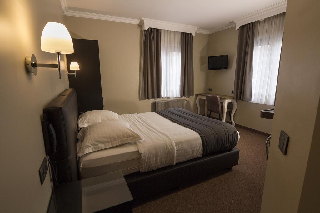 Hotel Le Chantecler บรัสเซลส์ ภายนอก รูปภาพ