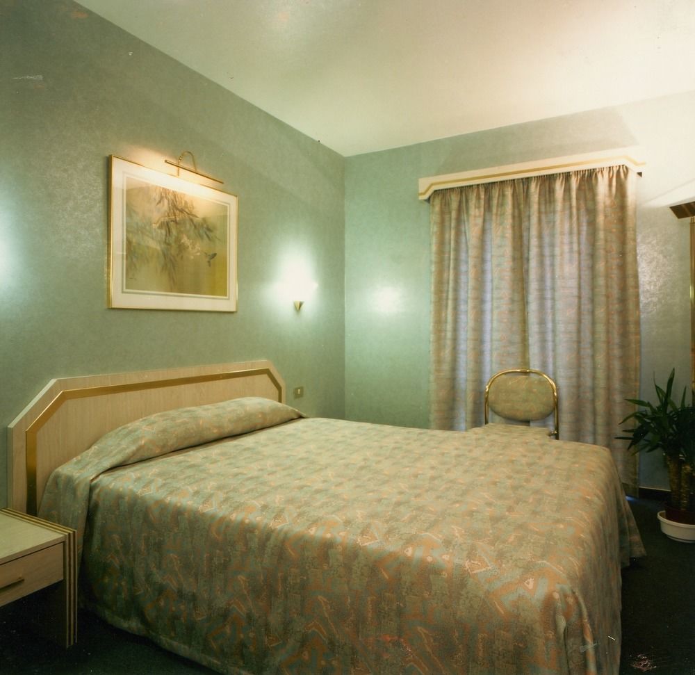 Hotel Le Chantecler บรัสเซลส์ ภายนอก รูปภาพ